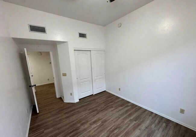 Building Photo - Beautiful 3 Bedroom 2 bath Tucson Home in Prime Eastside Location, Rancho Esperero – Available Now!