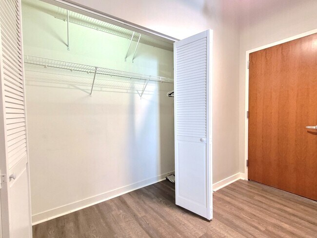 Building Photo - 235 W Van Buren St