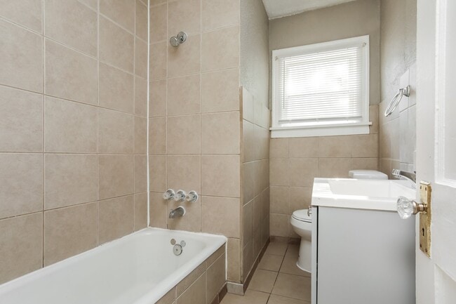 Building Photo - 3316 E 59th St