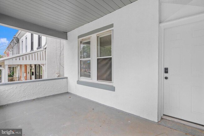 Building Photo - 4956 Baynton St