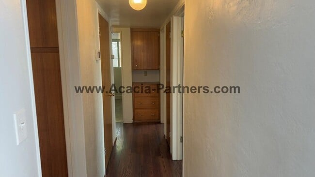 Building Photo - Three Bedroom Ranch Style Home