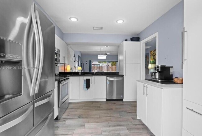 Building Photo - 2900 NW 69th Ct