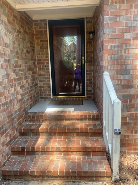 Building Photo - 114 Riviera Rd