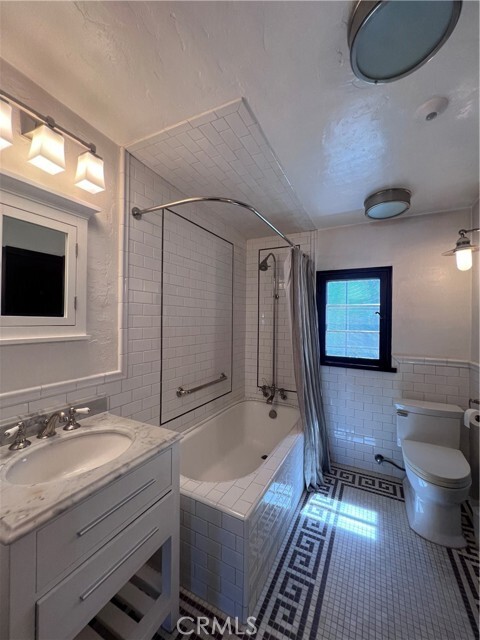 Building Photo - 2444 The Strand