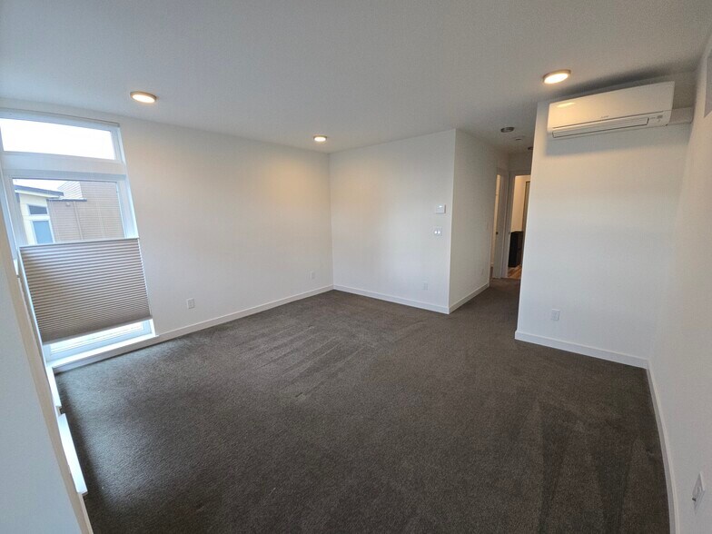 Building Photo - 2420B NW 61st St