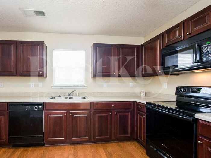 Building Photo - 3166 Redwood Run