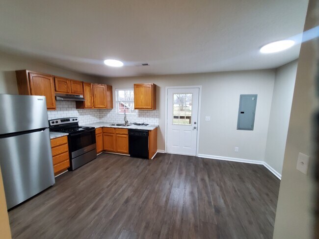 Kitchen & Dining - 405 Church St