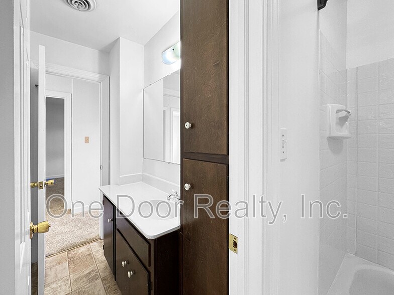 Building Photo - 108 Adams St