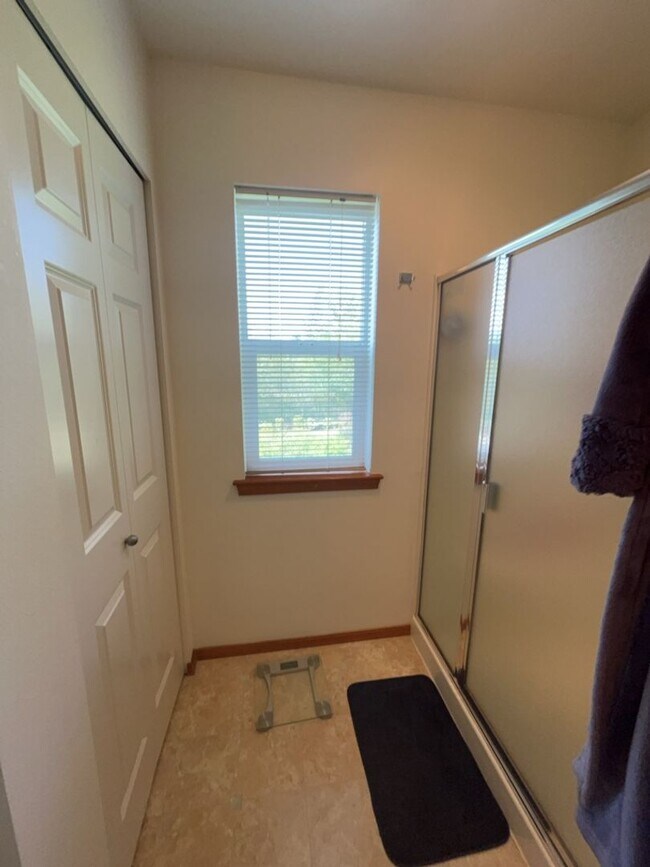 Building Photo - Spacious 3bd in Lake Stevens