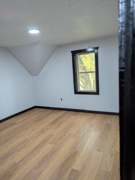 Building Photo - 500 Skyview Ave