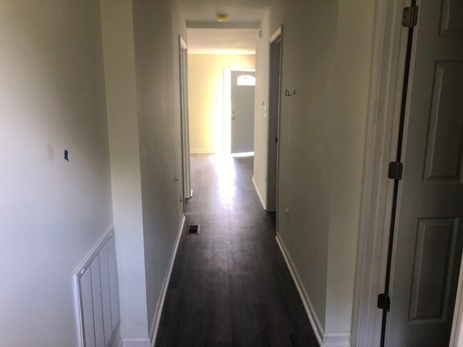 Building Photo - 126 Eden St NW