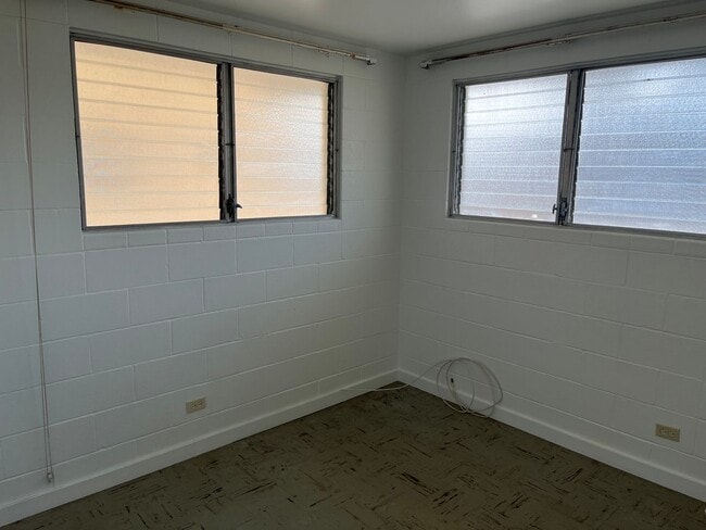 Building Photo - R1171