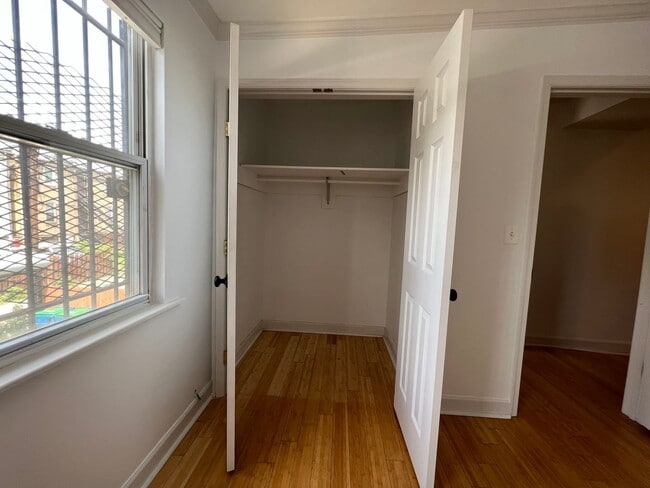 Building Photo - Charming 2BR/1.5BA near Gallaudet University!