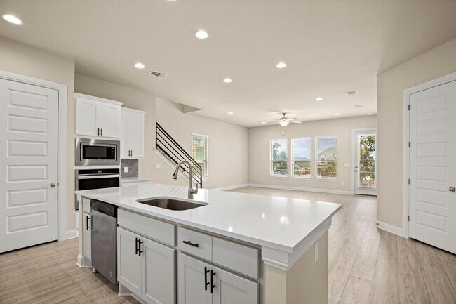 Building Photo - 709 Pinnacle View Dr