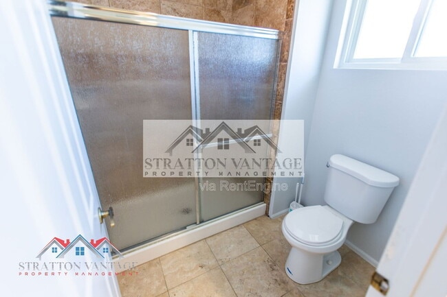 Building Photo - 310 E Bluebell Ln