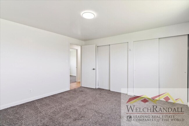 Building Photo - Charming Single Family Home in Hooper