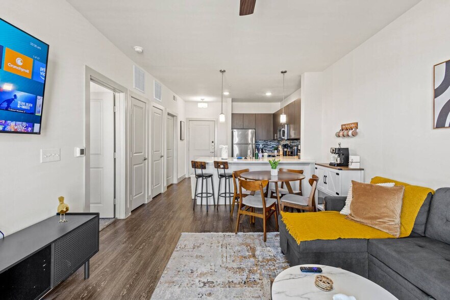 Building Photo - 10550 N Central Expy