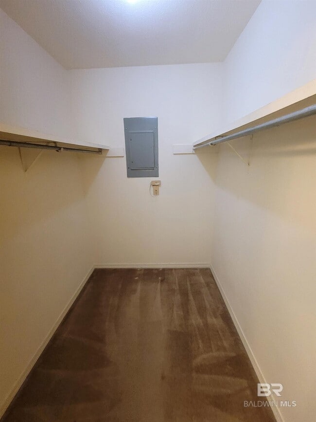 Building Photo - 512 Lake Forest Blvd