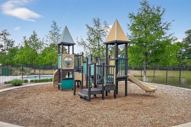 Building Photo - 16817 Pink Wintergreen Dr