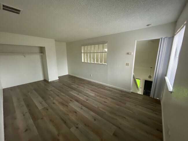 Building Photo - 4162 W Palo Alto Ave