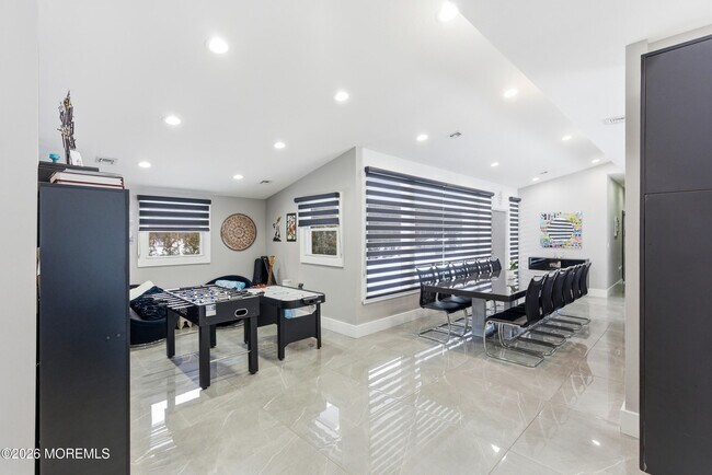 Building Photo - 612 Deal Rd