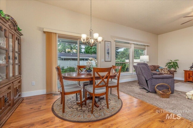Building Photo - "Charming 3-Bedroom Home with 2 Full Baths in Boise's Sought-After West Dover Heights!"