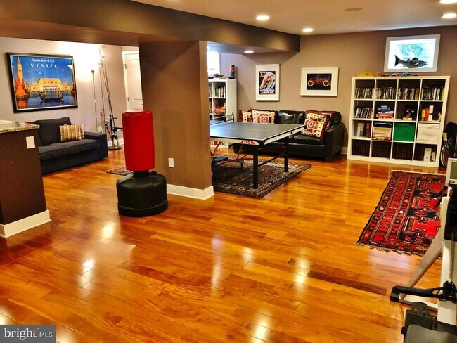 Building Photo - 10309 Bells Mill Terrace