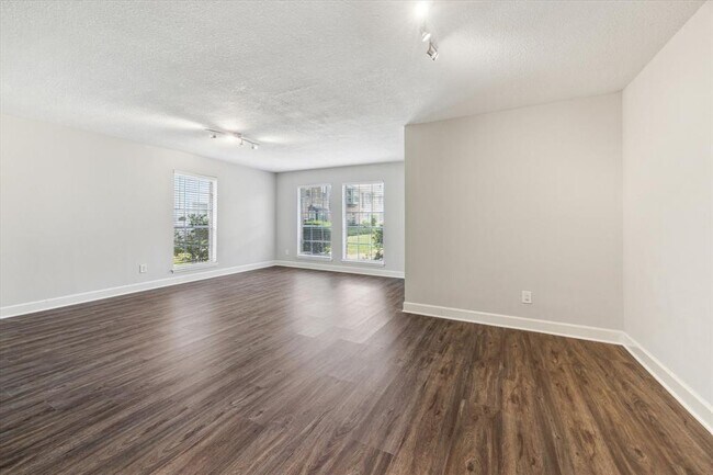 Primary Photo - 1107 Country Pl Dr
