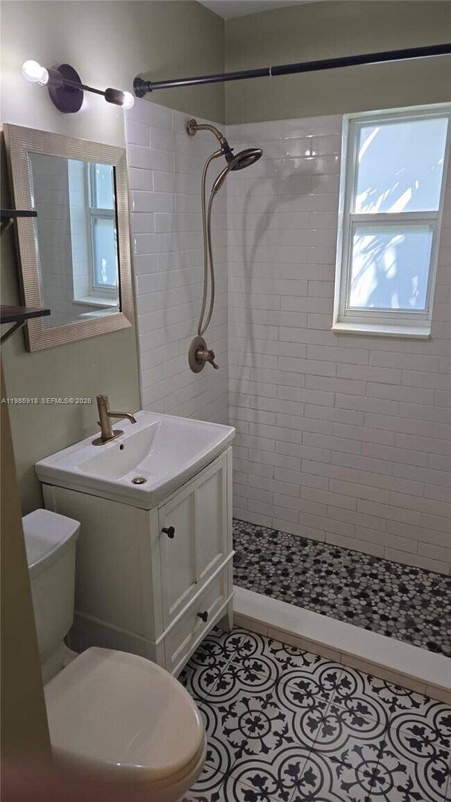 Building Photo - 10078 E Bay Harbor Dr