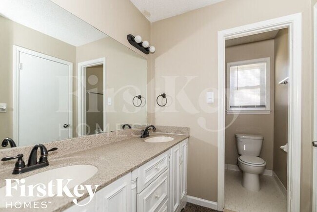 Building Photo - 6390 Star Valley Dr