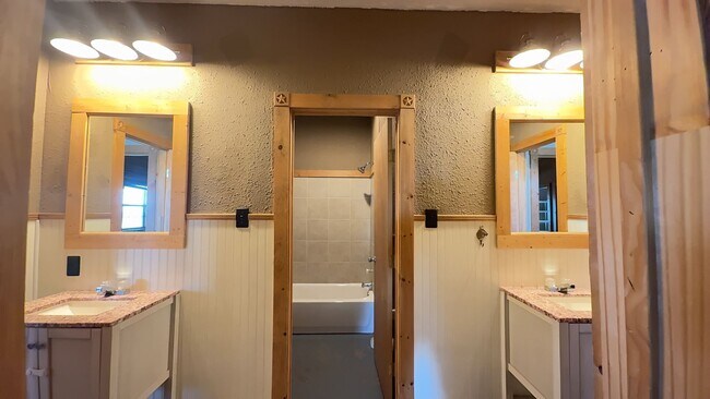 Building Photo - 3 bedroom 2 bathroom Barn dominium on 10 acres! Half off First Month's Rent!!