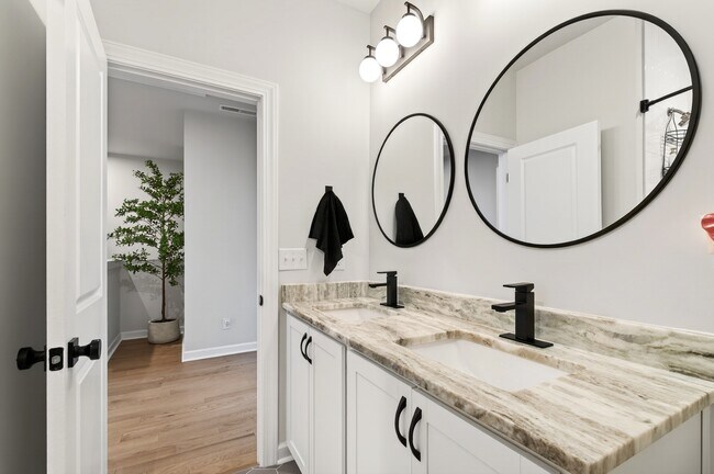 Building Photo - 4730 Cypress Tree Ln