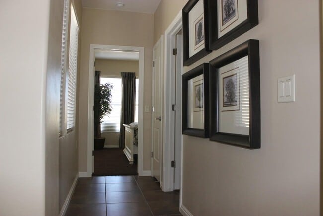 Building Photo - 4571 High Park Dr