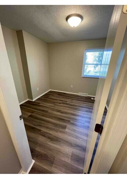 Building Photo - 576 High St NE