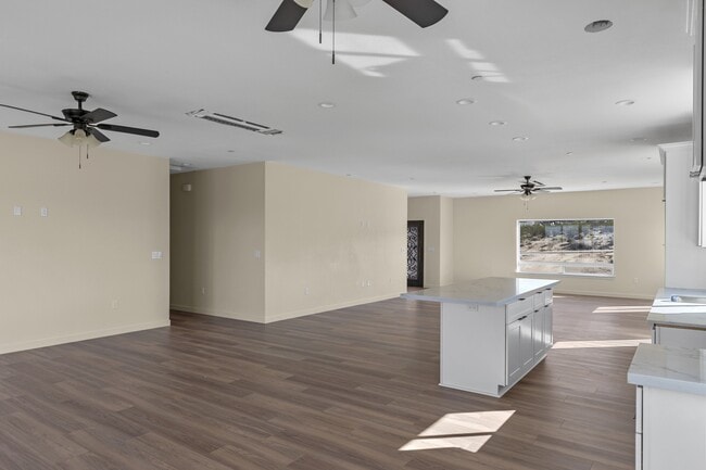 Building Photo - 10801 Glen Rd