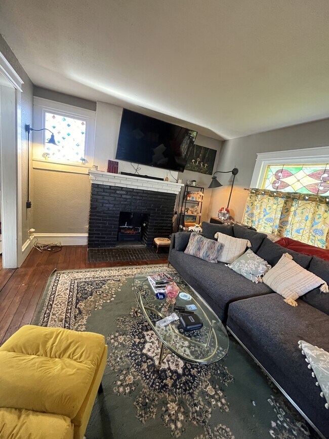 Building Photo - 424 Grover St