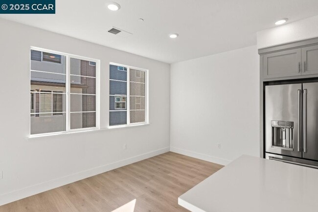Building Photo - 725 Delve Ct