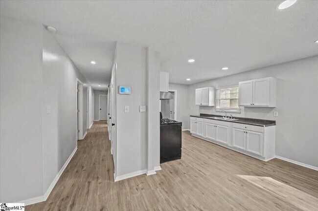 Building Photo - 213 Fisher Ave