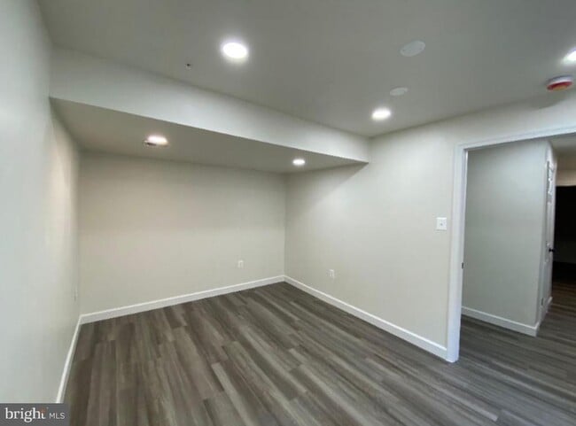 Building Photo - 353 Daleview Dr