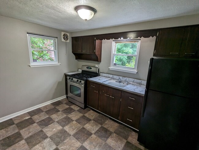 Building Photo - 2 Bed 1 Bath Single Family Home (Perry North)