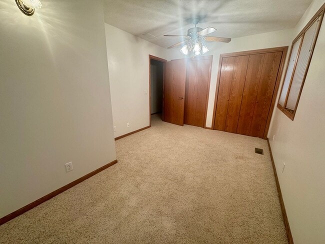 Building Photo - 55+ Community - 2 bed, 2 bath Townhouse in...