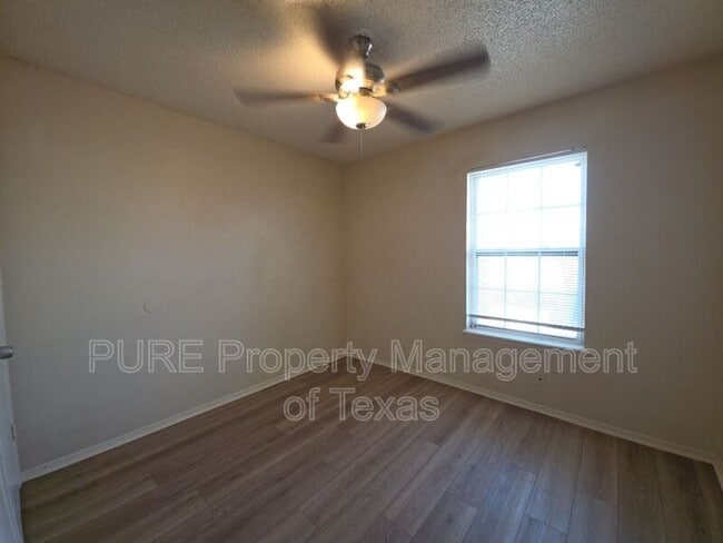 Building Photo - 5808 Wellington Dr