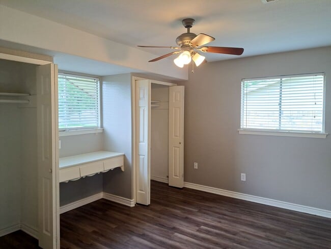 Building Photo - 3 Bedroom / 2 Bath / 2 Car Garage