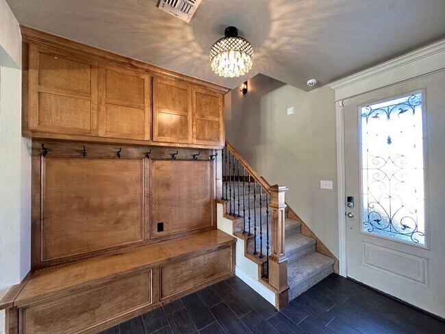 Building Photo - Rent Reduction!! 2 story, 5-bedroom 3 bath home in Wyatt Acres