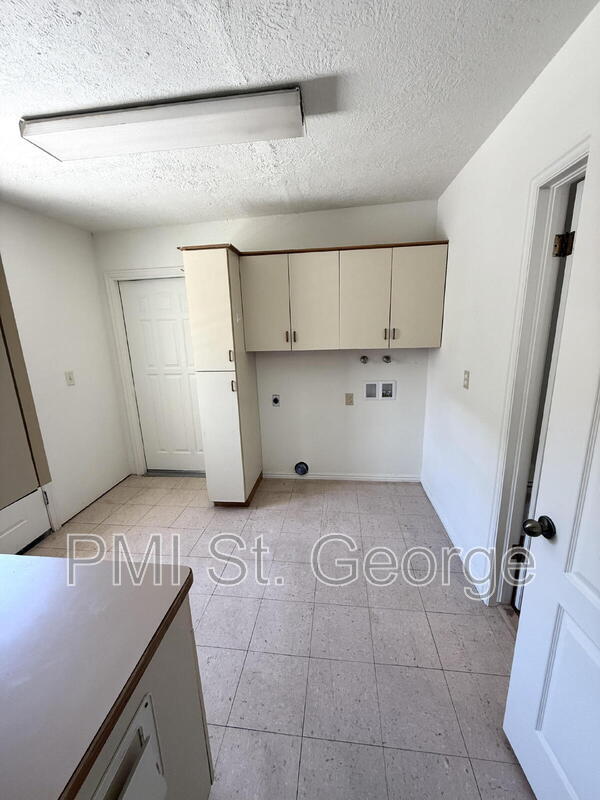 Building Photo - 2506 W Grandview Dr