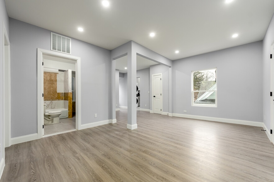 Building Photo - 222 Primrose Ave