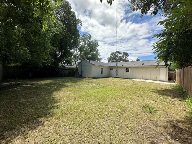 Building Photo - 5017 Kenilwood Dr