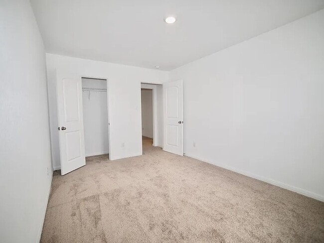 Building Photo - Spacious & Elegant One-Story Living in Stonebridge Crossing