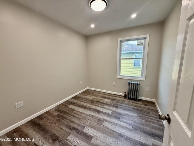Building Photo - 163 Ridge Ave