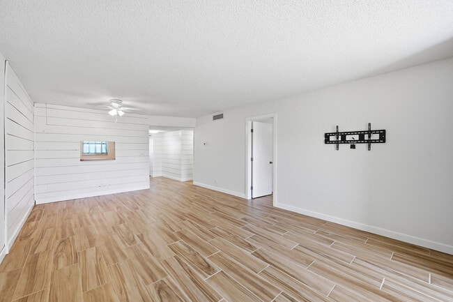 Building Photo - 2805 Casita Way